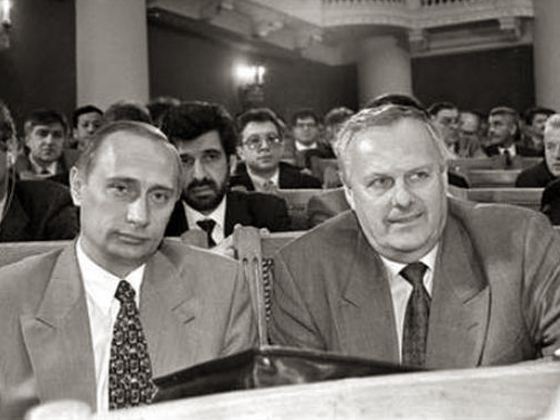8. Путин входил в команду Анатолия Собчака 8. Путин входил в команду Анатолия Собчака