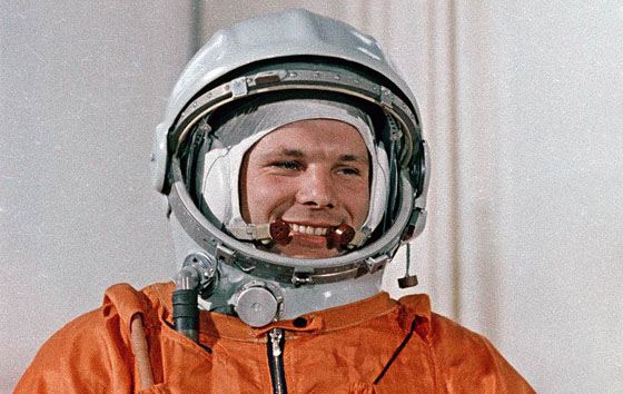 Юрий Гагарин - первый человек, полетевший в космос Юрий Гагарин - первый человек, полетевший в космос