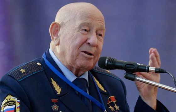 Космонавт Алексей Леонов Космонавт Алексей Леонов