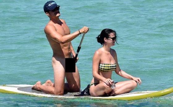 Орландо Блум прокатился голышом на доске для серфинга