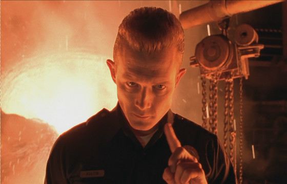 Робот-терминатор T-1000 наводит ужас Робот-терминатор T-1000 наводит ужас