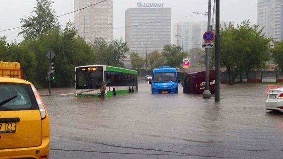 Проливной дождь обрушился на столицу в ночь на 15 августа