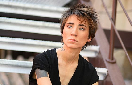 Земфира часто сама продюсирует свои альбомы Земфира часто сама продюсирует свои альбомы