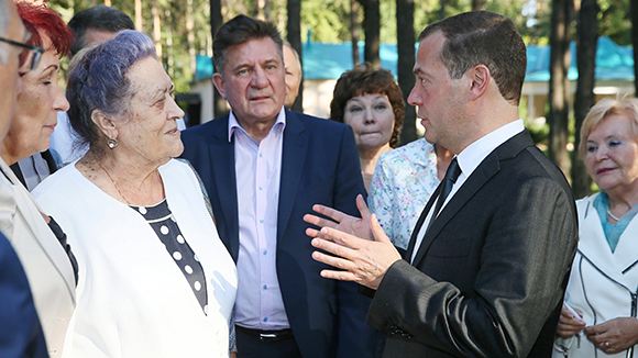 Медведев: Единовременная выплата лучше индексации пенсий Медведев: Единовременная выплата лучше индексации пенсий