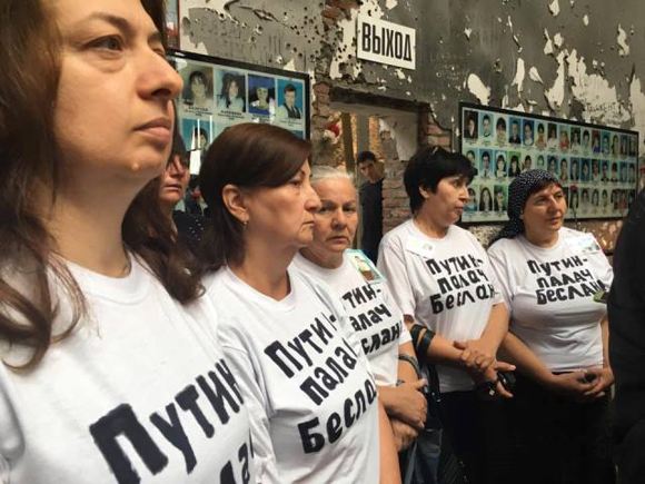 Матери убитых в Беслане детей требуют полноценного расследования Матери убитых в Беслане детей требуют полноценного расследования