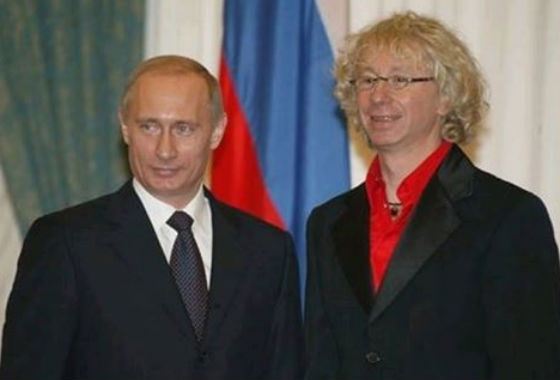 Владимир Путин и Аркадий Укупник (2003 год) Владимир Путин и Аркадий Укупник (2003 год)