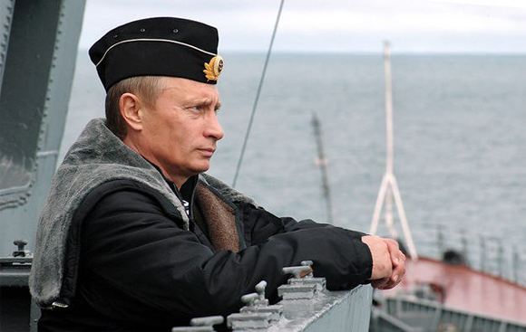 В Крыму хотят установить памятник Путину в образе капитана В Крыму хотят установить памятник Путину в образе капитана