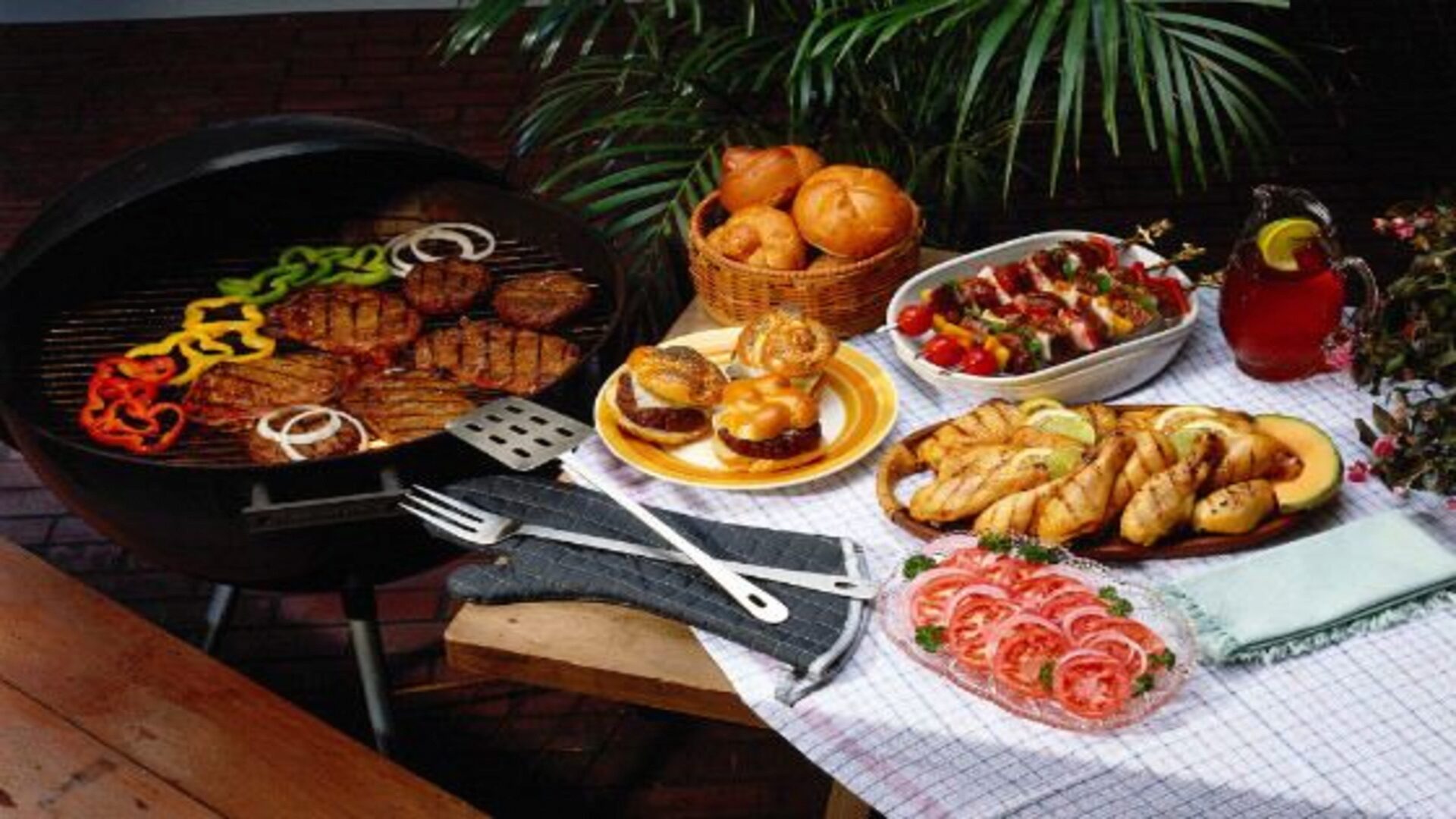 Несмотря на некоторые ограничения, еда мусульман вкусна и разнообразна Несмотря на некоторые ограничения, еда мусульман вкусна и разнообразна