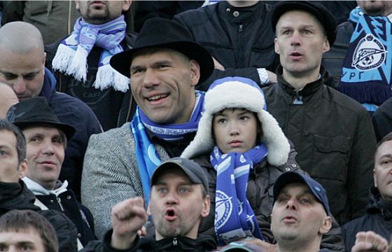 Валуев ходит на стадион с сыном Валуев ходит на стадион с сыном