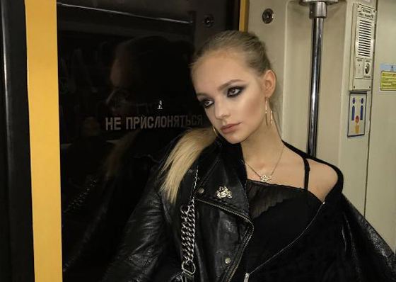 Дочь Пескова передвигается по Москве на метро