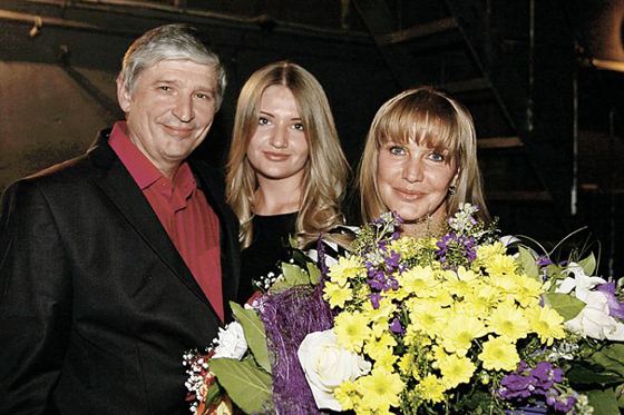 Елена Проклова с мужем и дочерью