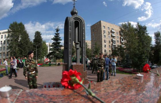 В многих местах, где прогремели взрывы террористов, установлены памятники