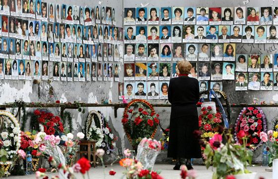 Всего, включая спасателей, погибло 333 человека, и свыше 500 получили ранения
