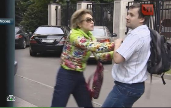 Божена Рынска дерется с журналистом НТВ Божена Рынска дерется с журналистом НТВ