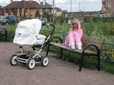 Даша Пынзарь часто гуляет с сыном