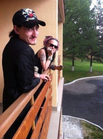 Влад Кадони опять один, а вот Валерия встречается с одним человеком