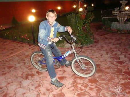 Во дворе своего дома